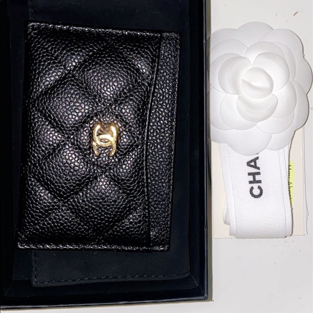 Chanel caviar cardholder